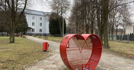Poręba. Wielkie, czerwone serca pomogą potrzebującym
