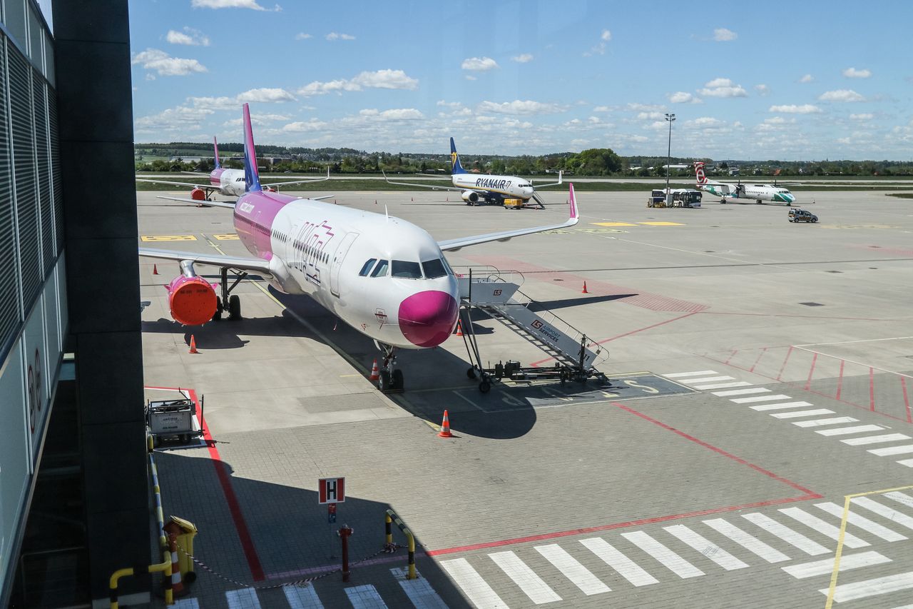Wizz Air i LOT przedłużają zawieszenie lotów. Nowe terminy z powodu "niestabilnej sytuacji"