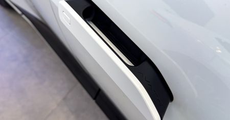 Koniec chowanych klamek w autach elektrycznych? Chiny podjęły decyzję