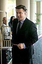 Alec Baldwin trafi na ulicę