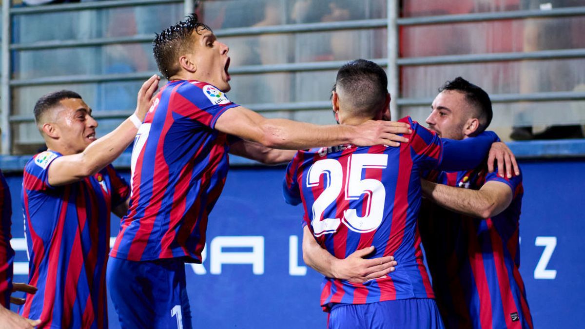 Getty Images / Juan Manuel Serrano Arce / Na zdjęciu: piłkarze SD Eibar