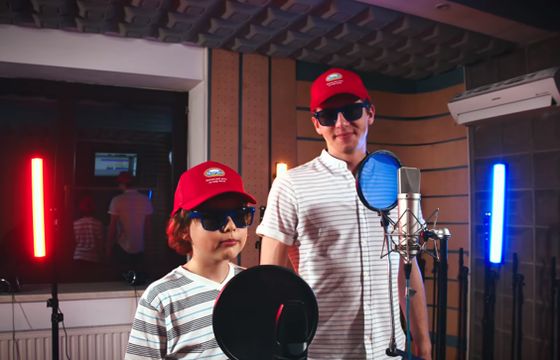 Koral hip-hopową piosenką świętuje 40-lecie marki