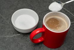 Niektórzy sypią do kawy zamiast cukru. To dlatego są bardziej głodni