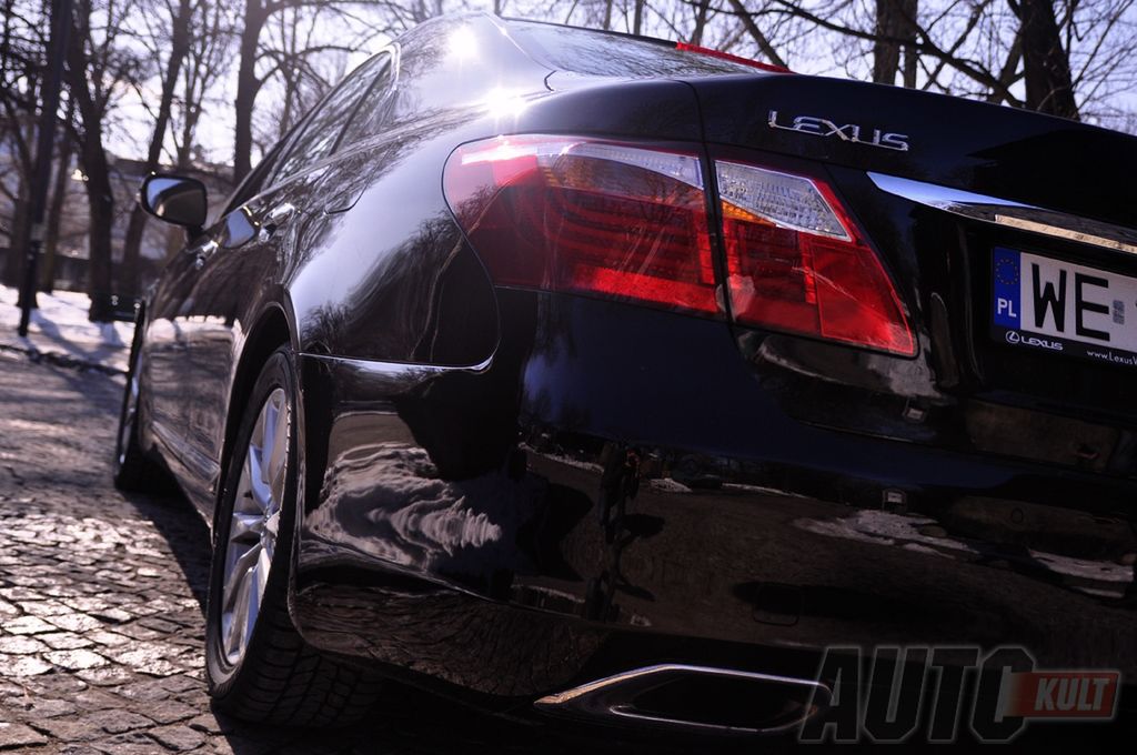 Lexus LS460 (Fot. Marcin Pogorzelski)