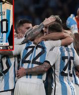 Wpuścił siedem goli, ale... marzenie spełnił. Pokazał "trofeum" 