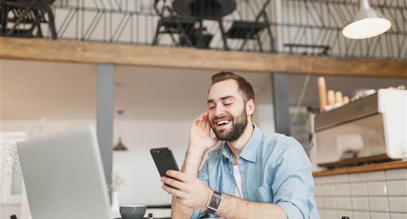 Tworzenie reklam na Facebooku i Instagramie nigdy nie było tak proste – poznaj najnowsze możliwości AI