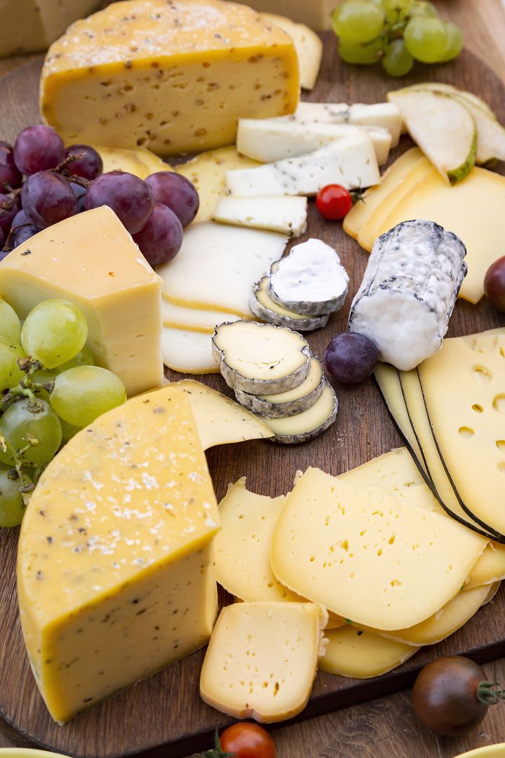 Grzegorz Targoszser, jedzenie, gospodarstwo mleczne, brie, delikatesowy, camembert, francuski, zdrowa, mleczko, produkt, gronowy, cheddar, gouda, sery, deska serów, polskie sery, mleko
