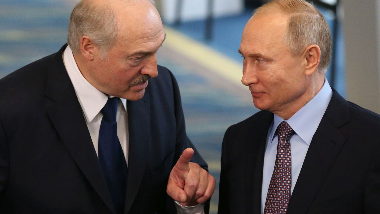 Mobilizacja na Białorusi. Tak Łukaszenka spłaca Putinowi kredyt