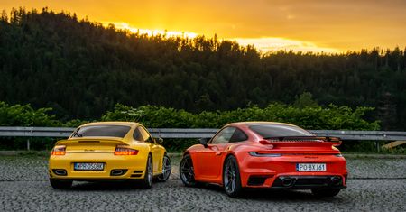 Test: Porsche 911 (992) Turbo S vs 911 (997) Turbo - dwaj tytani, którzy kończą swoje epoki. Swoją magię odkryli w Beskidach