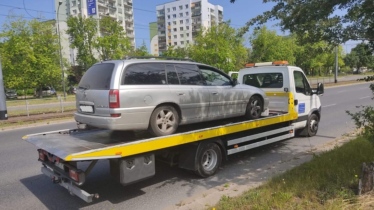 Samochód zatrzymanego kierowcy trafił na policyjny parking.