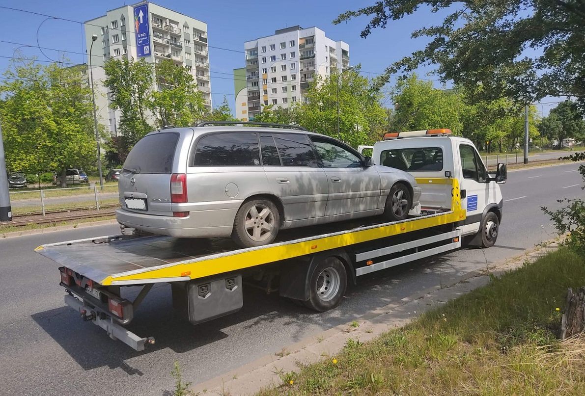 Samochód zatrzymanego kierowcy trafił na policyjny parking.