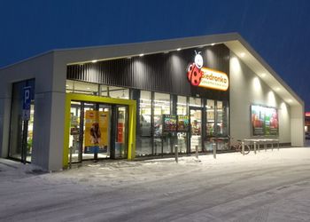 69,90 zł za skórzany portfel znanej marki. Biedronka zaskakuje cenami