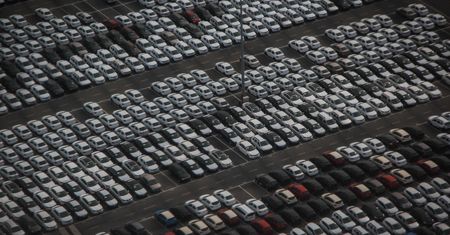 Nowe auto prosto na złom? To nie fikcja, dilerzy błagają o pomoc