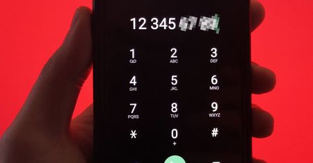 Rząd chce blokować fałszywe SMS-y. "W ogóle nie dotrą do obywateli"