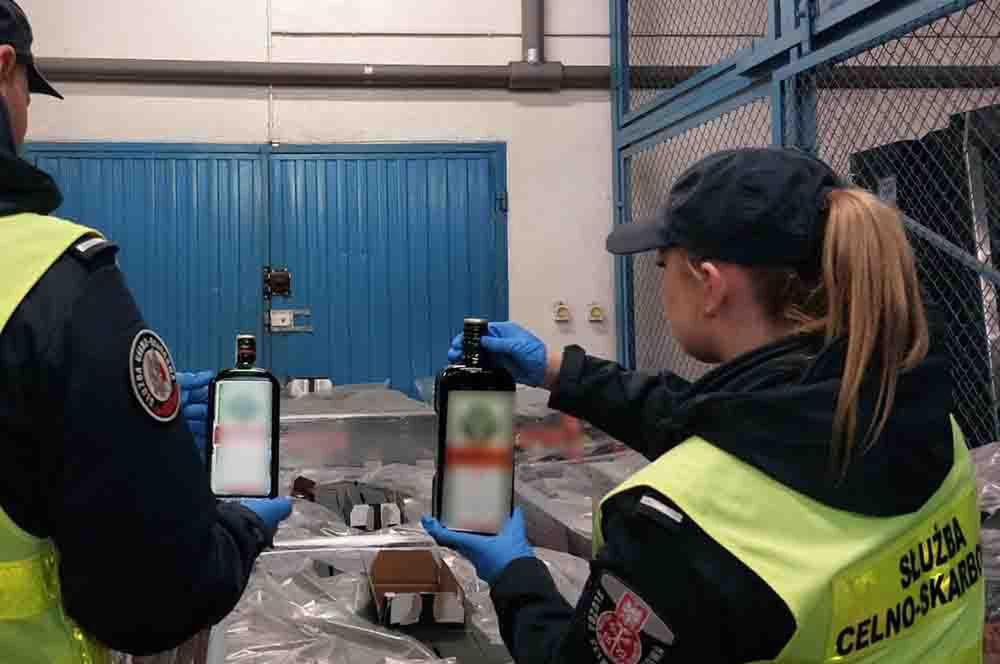 Świecko: 6,5 tys. litrów ukradzionego alkoholu jechało do Czech