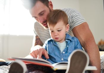 Akcja „Tata też czyta” w Miejskiej i Gminnej Bibliotece Publicznej w Wieluniu
