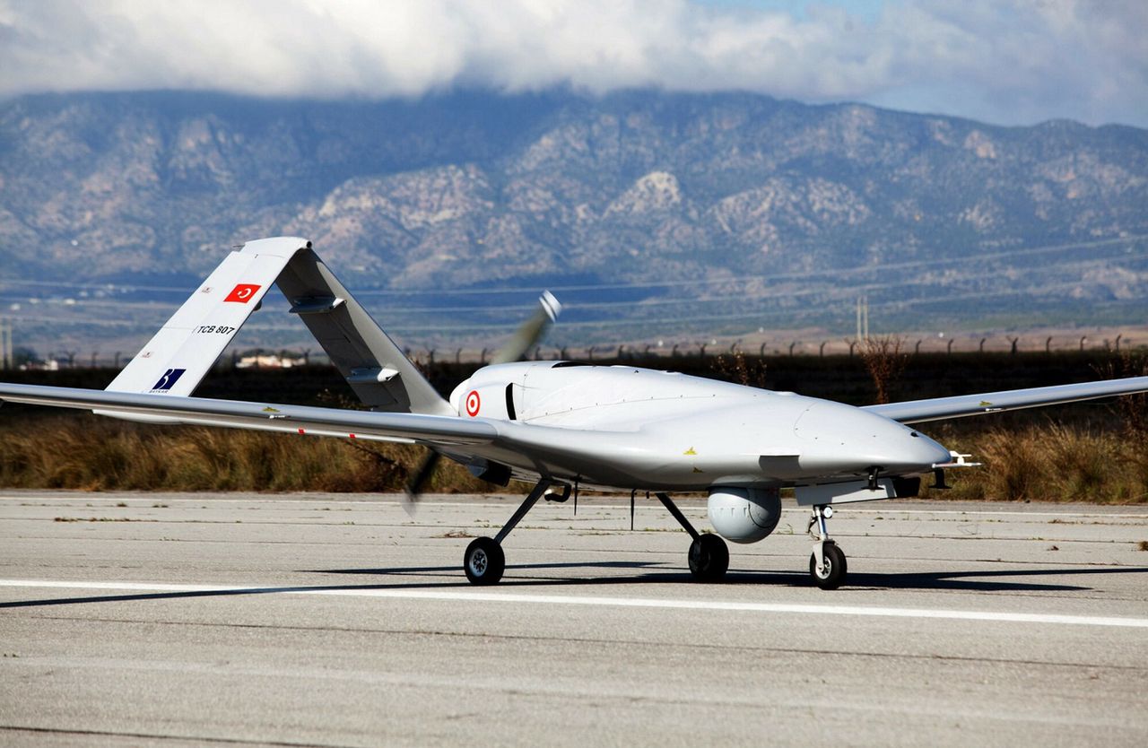 Turecki dron wojskowy
The Bayraktar TB2 