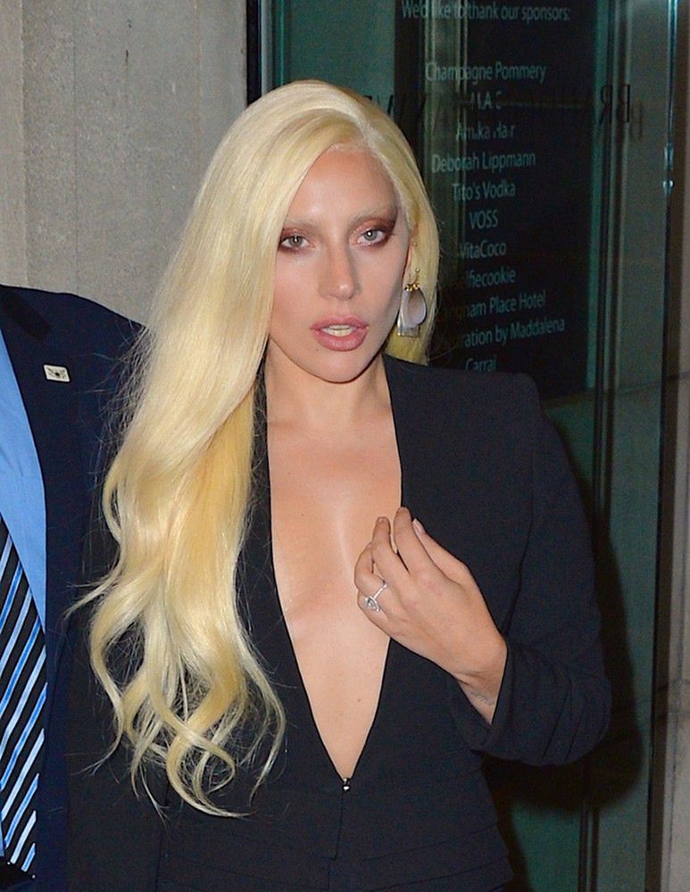Lady Gaga zapomniała bielizny? Bardzo starała się uniknąć wpadki