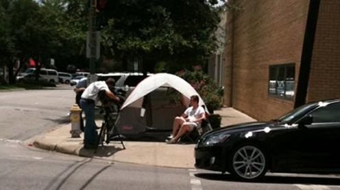 Ludzie już zajmują sobie miejsca w kolejkach po iPhone’a 4 [wideo] 1