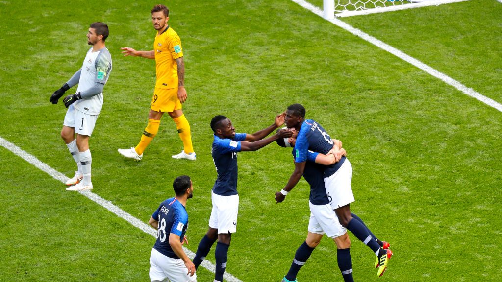 Zdjęcie okładkowe artykułu: Getty Images / Kevin C. Cox / Na zdjęciu: Paul Pogba w uściskach kolegów