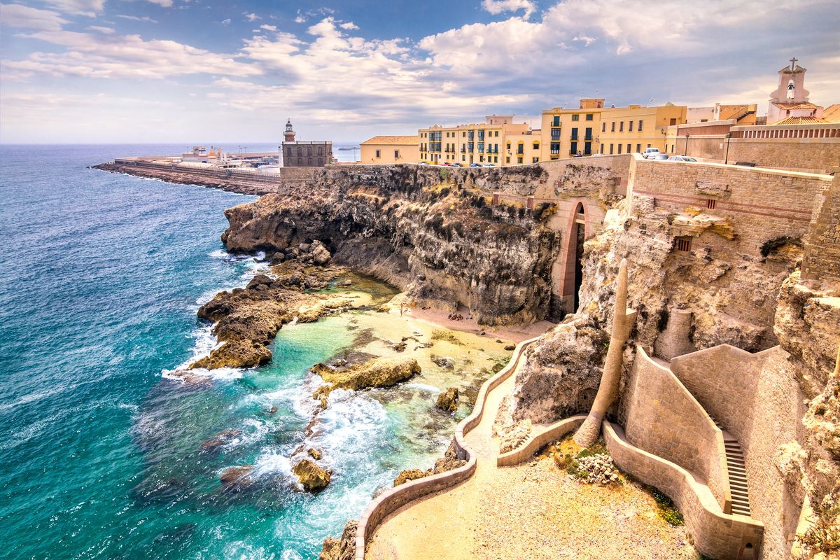 Melilla to enklawa Hiszpanii, która znajduje się wschodnim wybrzeżu Maroka