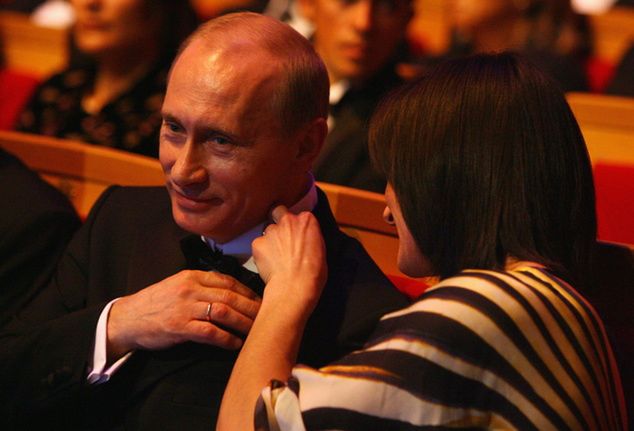 Na zdjęciu: Władimir Putin (L) i Jelena Isinbajewa (P)