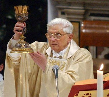 Benedykt XVI: czuję silną dłoń Jana Pawła II