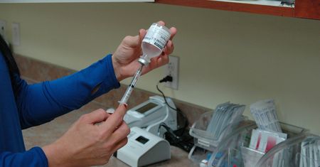 KE rozmawia nt. zakupu 300 mln dawek potencjalnej szczepionki przeciw COVID-19