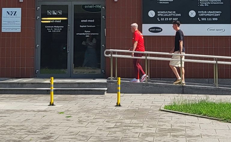 Robert Lewandowski w drodze na badania / fot. WP SportoweFakty