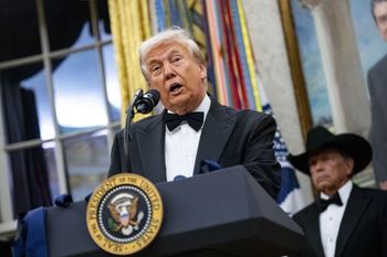 Netflix przejmie Warner Bros.? Trump chce się zaangażować