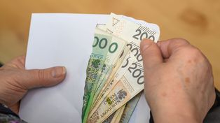 Tyle dostają polscy emeryci. ZUS ujawnił kwoty najniższej i najwyższej emerytury