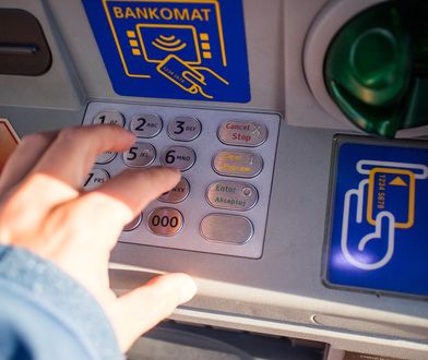 Oszustwo na BLIK. Wpadł, gdy wypłacał pieniądze z bankomatu