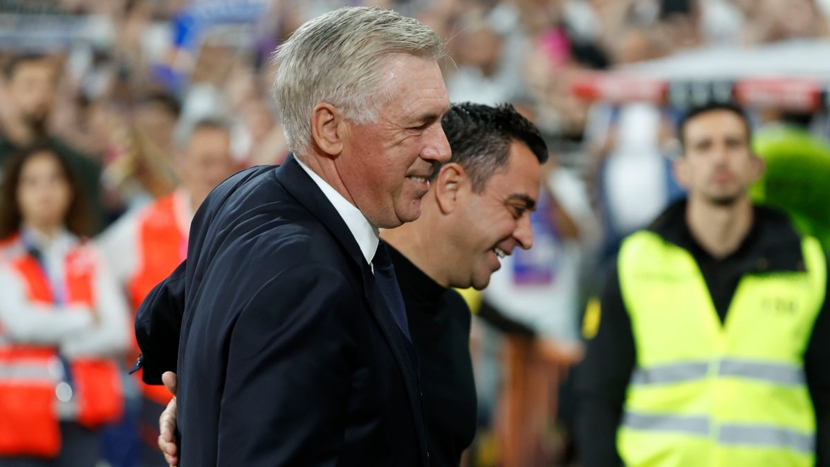 PAP/EPA / JUANJO MARTIN / Na zdjęciu: Carlo Ancelotti i Xavi