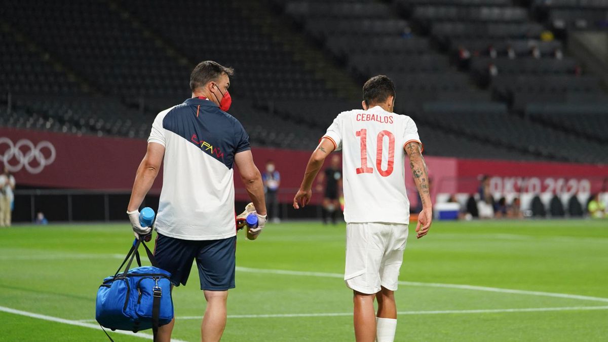 Zdjęcie okładkowe artykułu: Newspix / ZUMA / Na zdjęciu: Dani Ceballos (Hiszpania) kontuzjowany w meczu z Egiptem na igrzyskach olimpijskich w Tokio