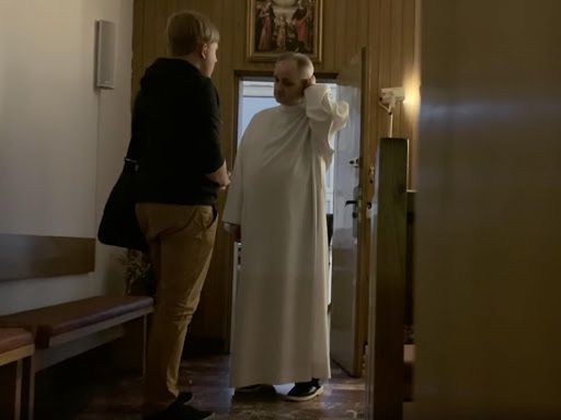 Katolicka dziennikarka rozpoznała księdza pedofila z dokumentu "Zabawa w chowanego"