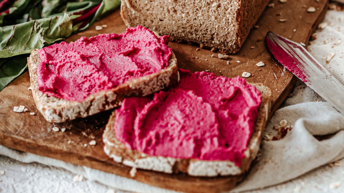 Jak zrobić różowy hummus z botwinki? 