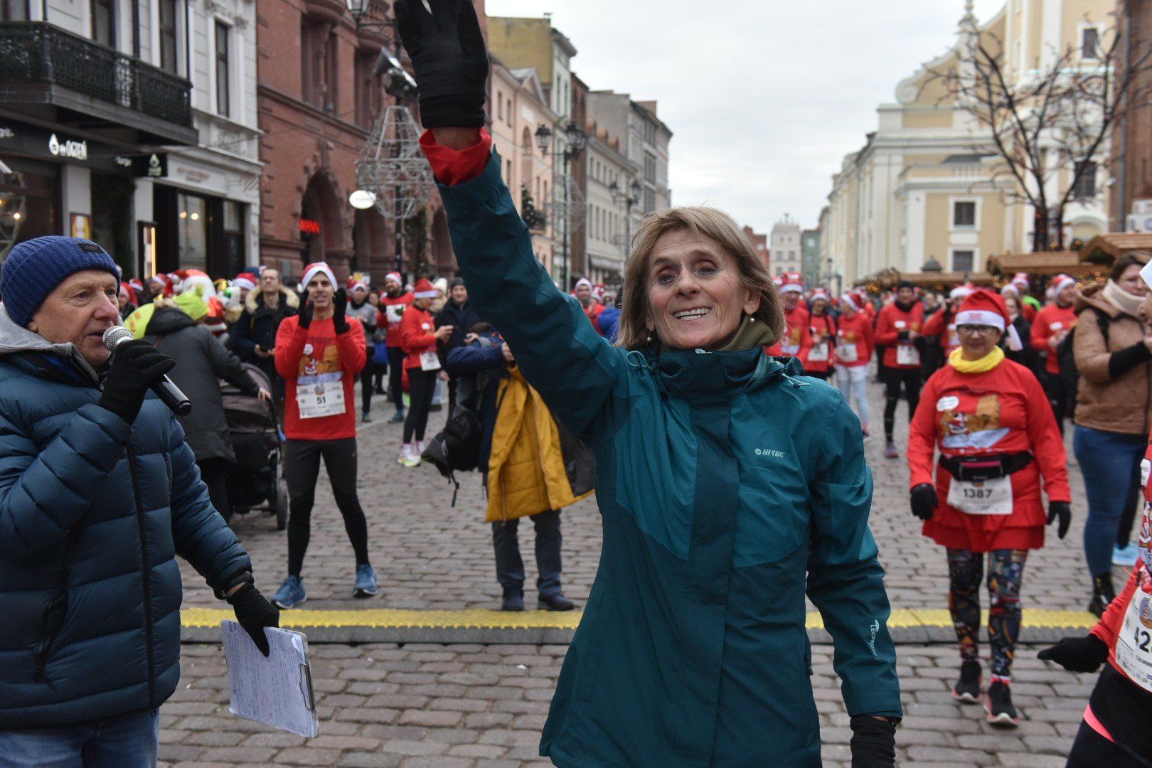 Bieg Świętych Mikołajów w Toruniu wystartował z centrum miasta