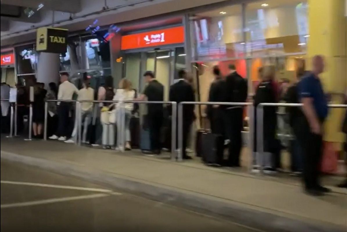 Dziennikarz pokazał, jak wygląda kolejka oczekujących na taksówkę