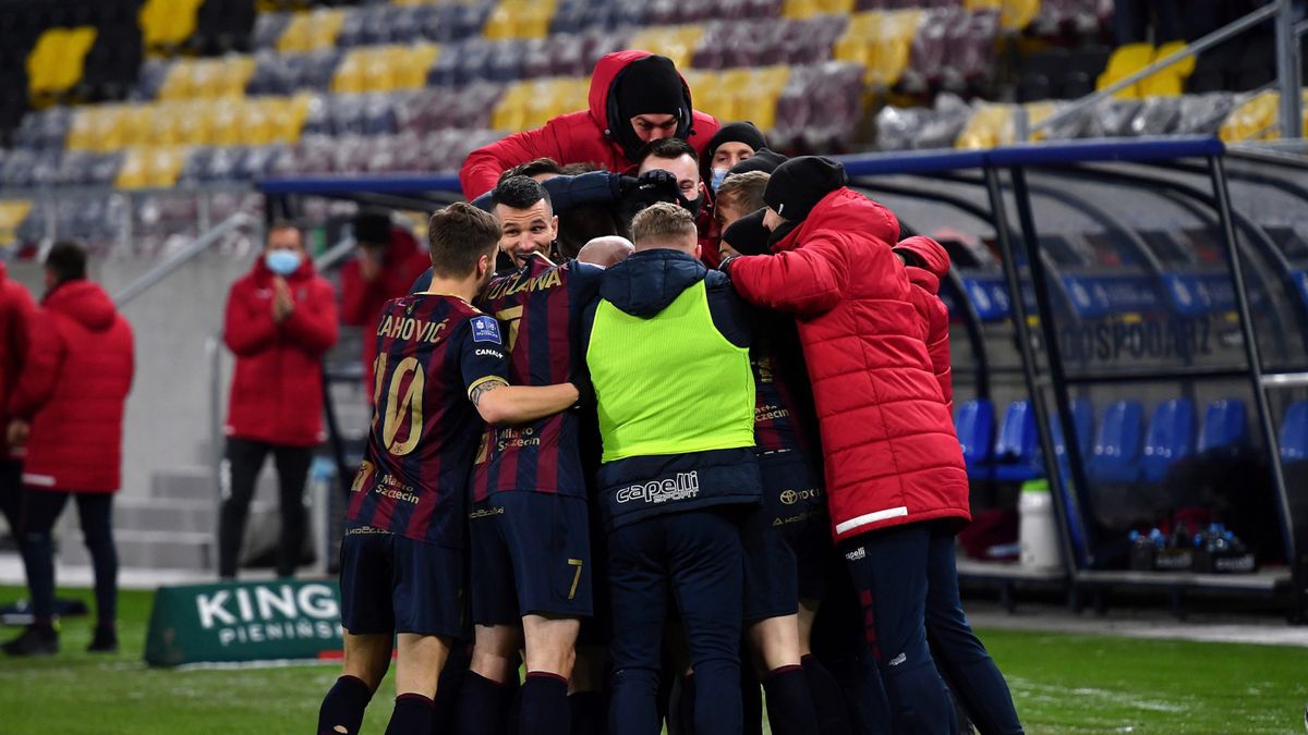 PAP / Marcin Bielecki / Na zdjęciu: radość piłkarzy Pogoni Szczecin