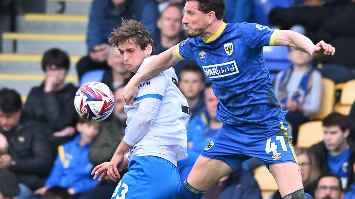 Getty Images / MI News/NurPhoto / Na zdjęciu: Sam Hutchinson (w niebieskiej koszulce)