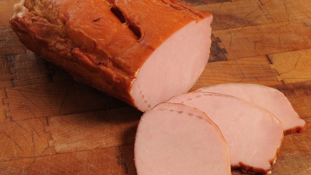 Kanadyjski boczek wieprzowy smażony na patelni