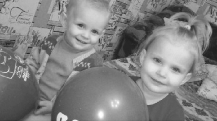 Anna wraz z bratem, który zmarł z głodu