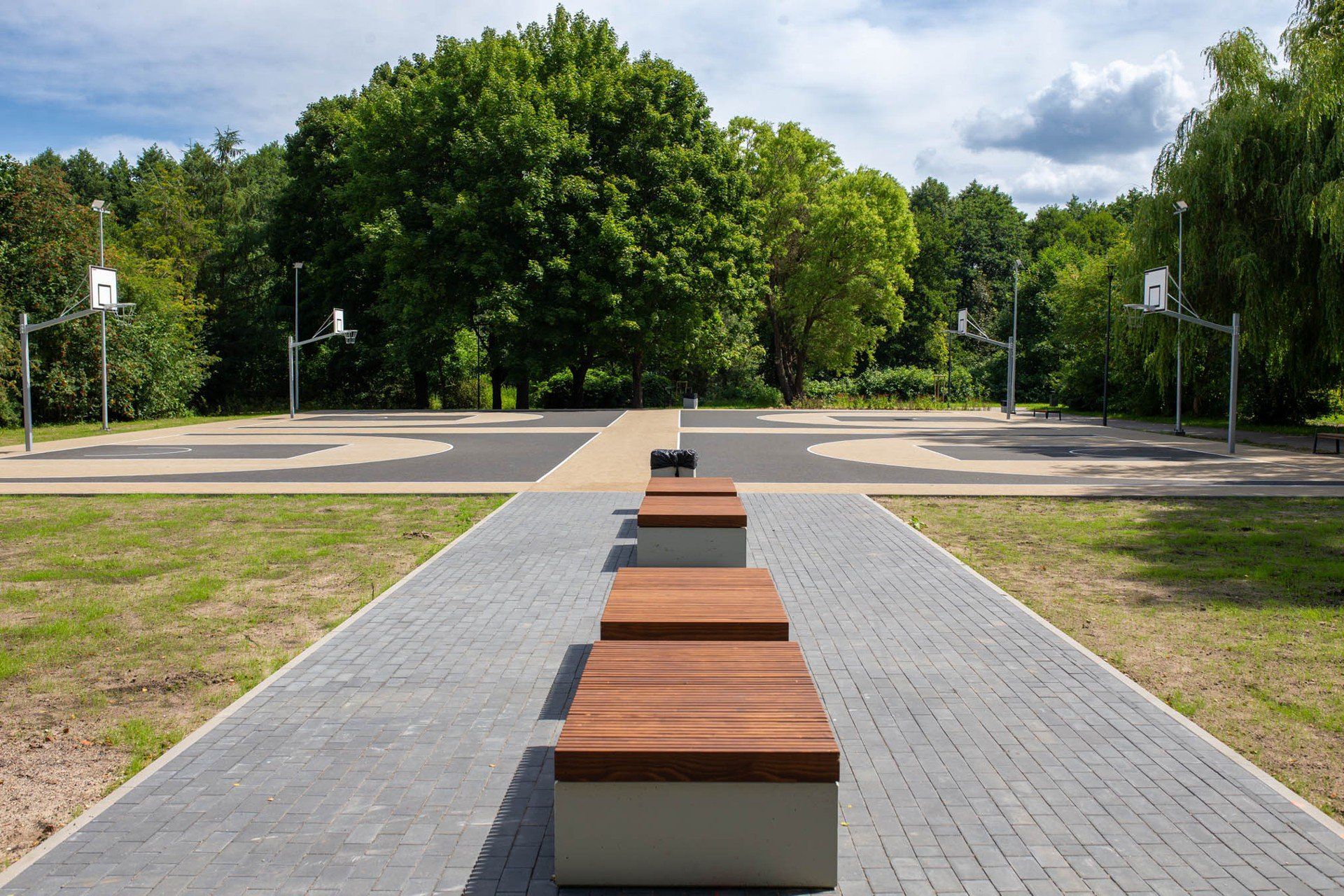 W Parku Kultury i Wypoczynku w Słupsku powstały cztery nowe boiska do koszykówki 3x3