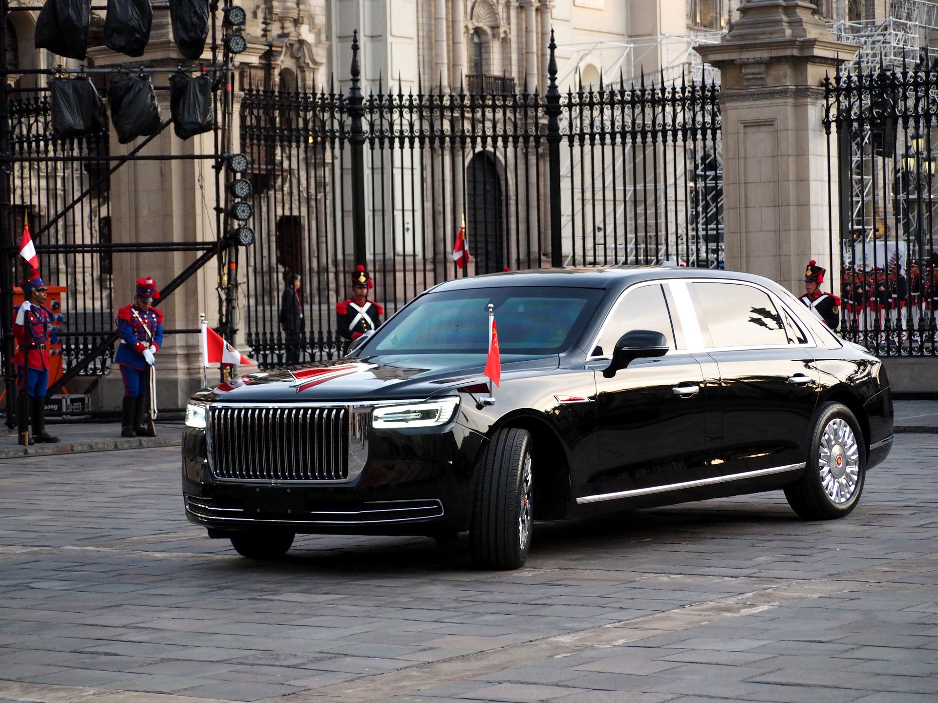Limuzyna Xi Jinpinga - Hongqi N701 Limo w wersji opancerzonej