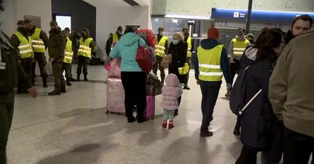 “Ludzie są u was przyjacielscy, gościnni. Bardzo wam dziękujemy”. Tysiące uchodźców wciąż przybywa do Polski