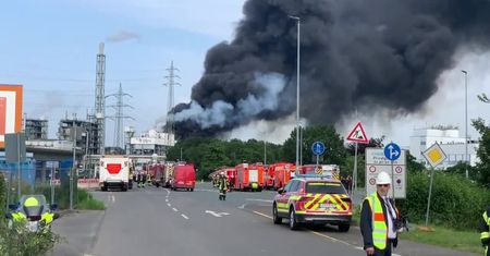 Eksplozja w zachodnich Niemczech. Kłęby dymu nad fabryką chemikaliów.