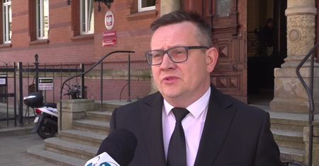 Półtoraroczny chłopiec zmarł w aucie z przegrzania. Jest decyzja sądu