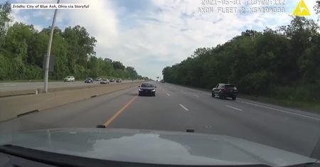 Jechała pod prąd autostradą, będąc pod wpływem narkotyków. Z narażeniem życia zatrzymał ją policjant