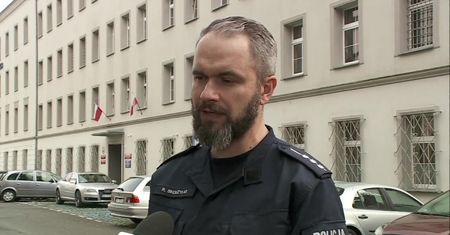 Karetka jechała “wężykiem”. Kierująca była pijana, wiozła pacjenta.