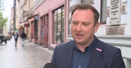 “Waloryzacja 500+ powinna być doroczna. A Kaczyński mówi: podniesiemy, ale dopiero od 2024, gdy na nas zagłosujecie”